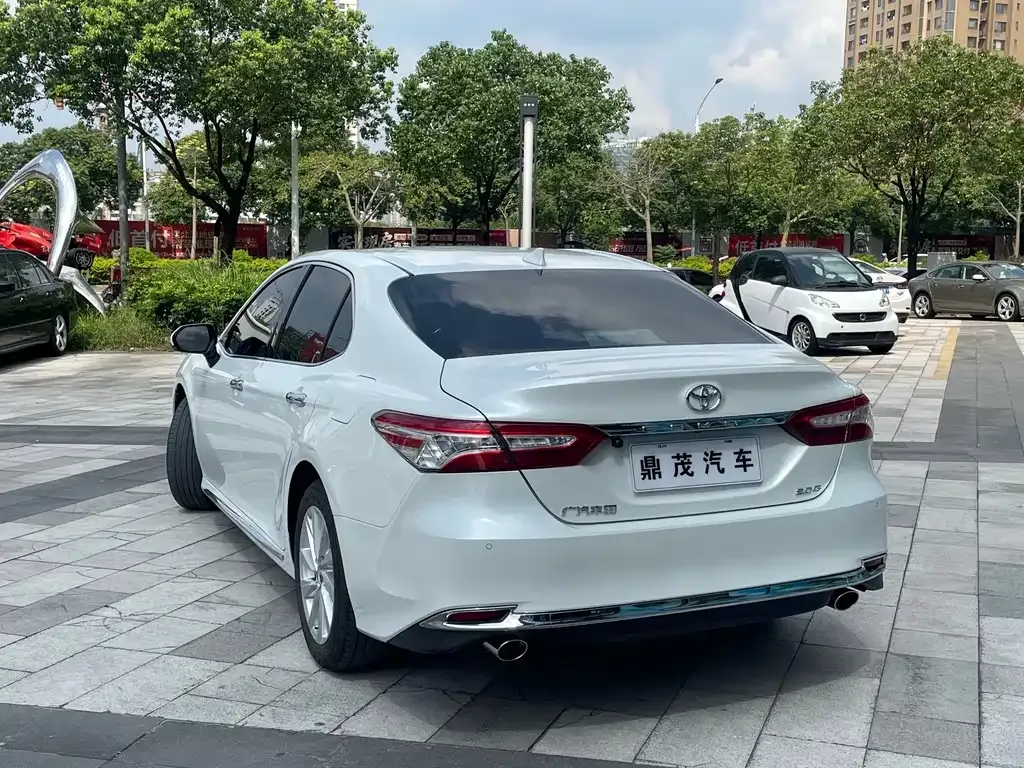 Toyota Camry — фото 6