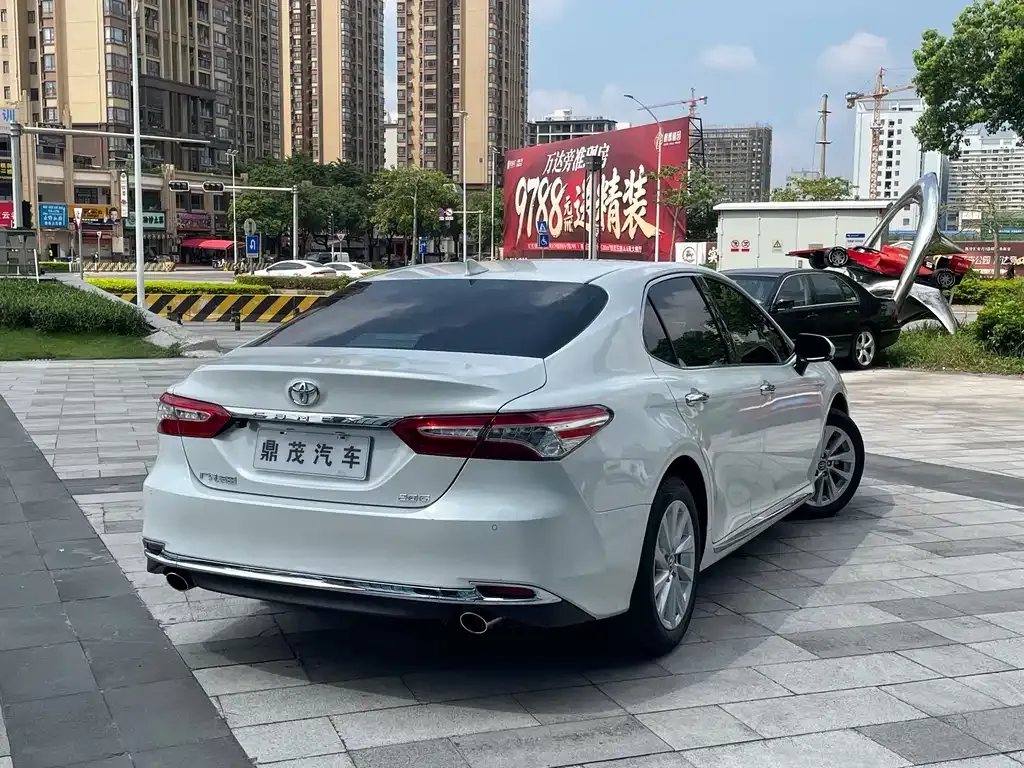 Toyota Camry — фото 4