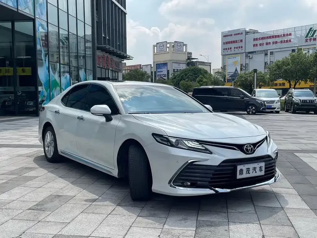 Toyota Camry — фото 7