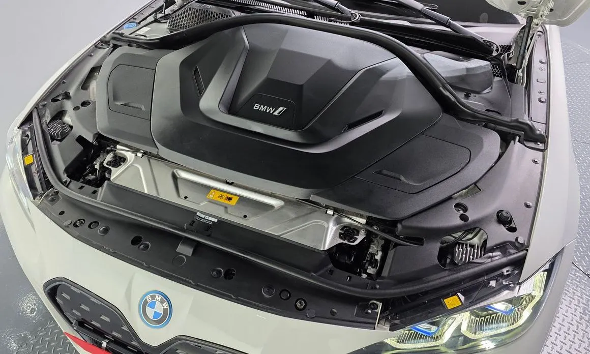 BMW i4 — фото 7