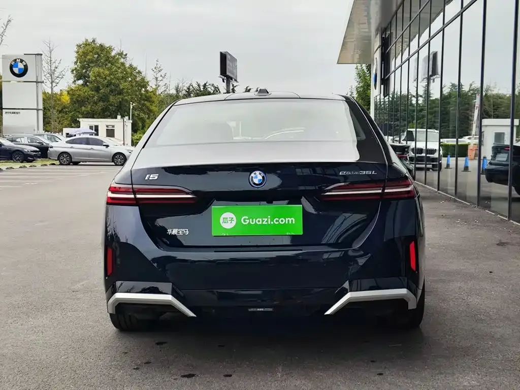 BMW i5 — фото 5
