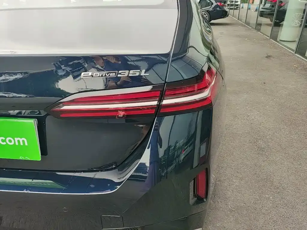 BMW i5 — фото 2