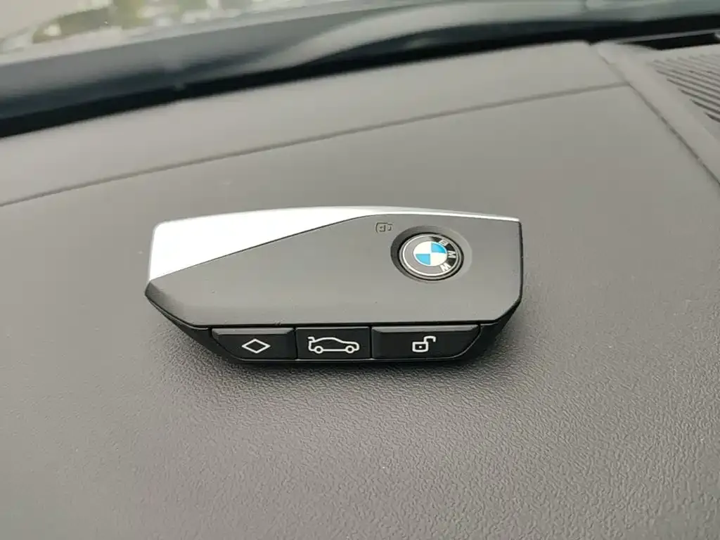 BMW i5 — фото 6