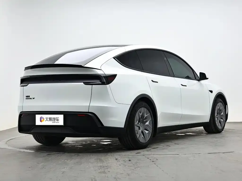 Tesla Model Y L — фото 4