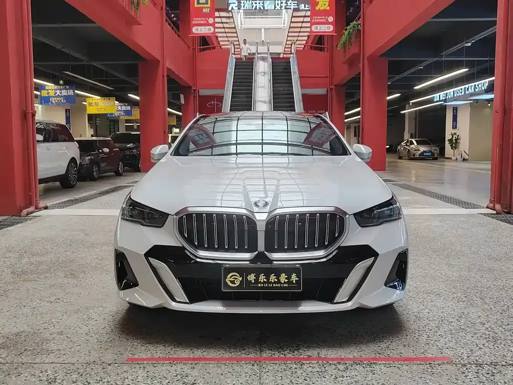 BMW 5 Series — фото 10