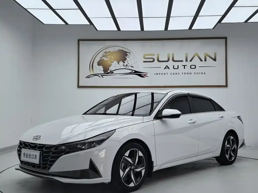 Hyundai Elantra — фото 1