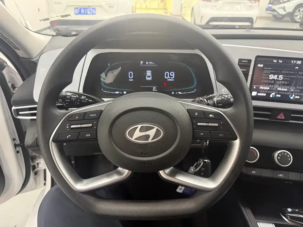 Hyundai Elantra — фото 6