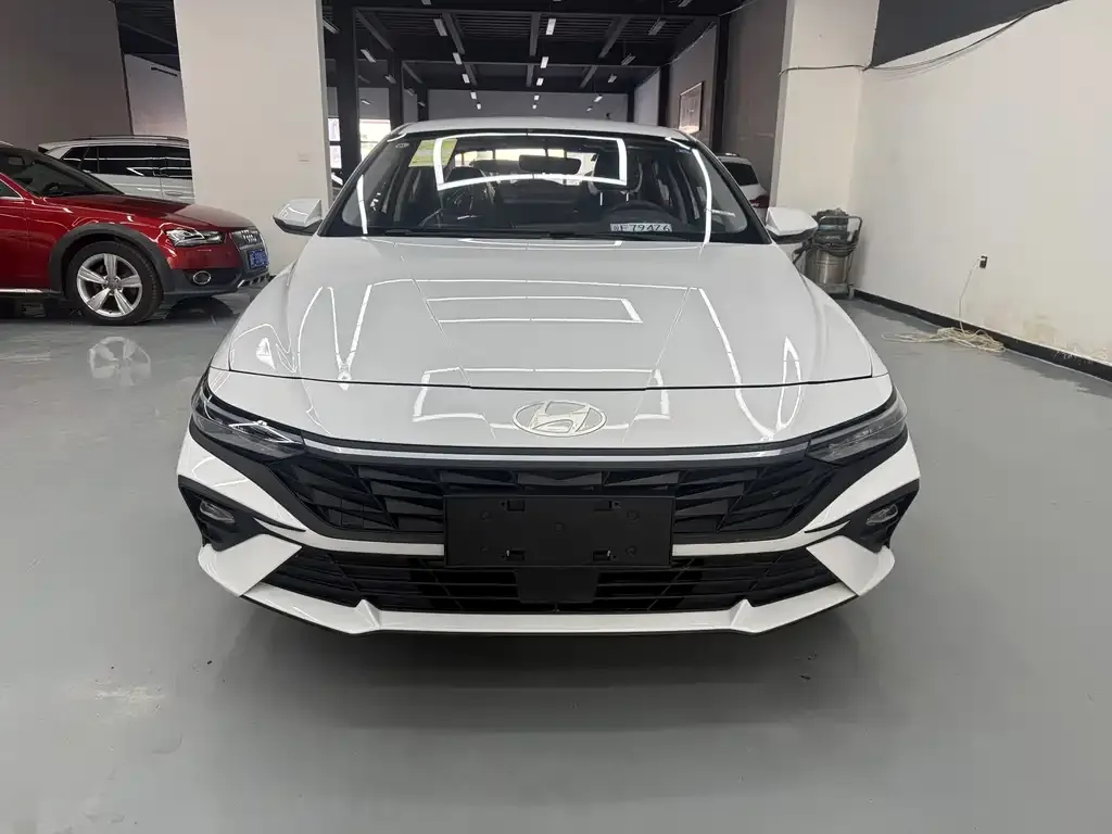 Hyundai Elantra — фото 5