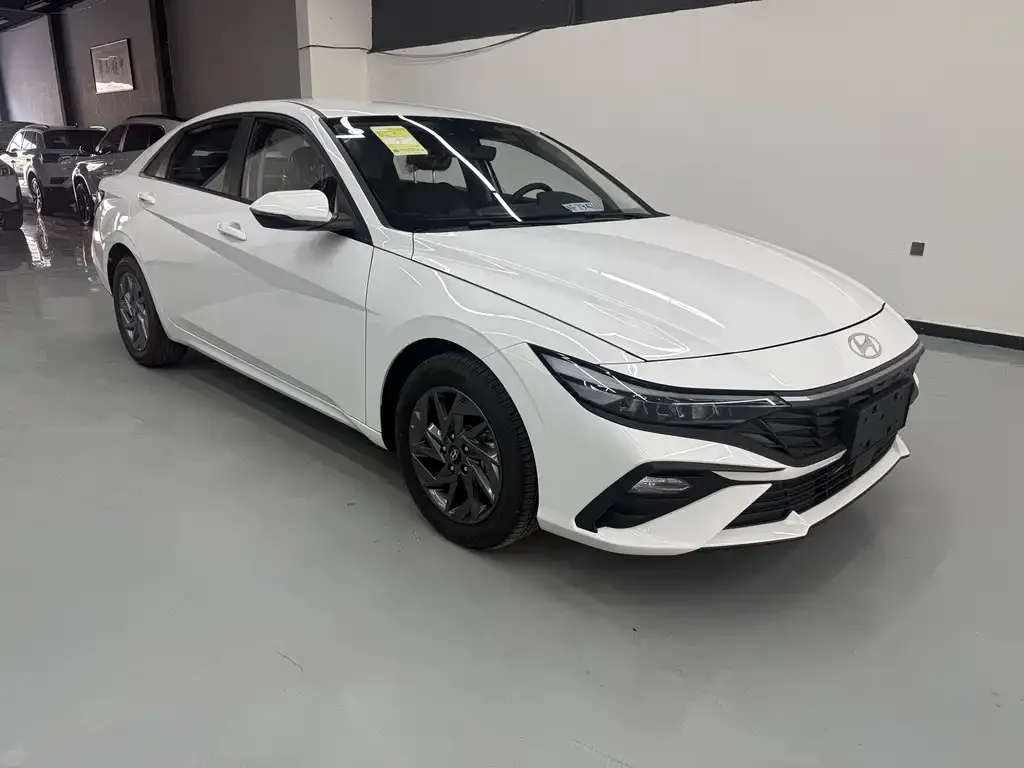 Hyundai Elantra — фото 3