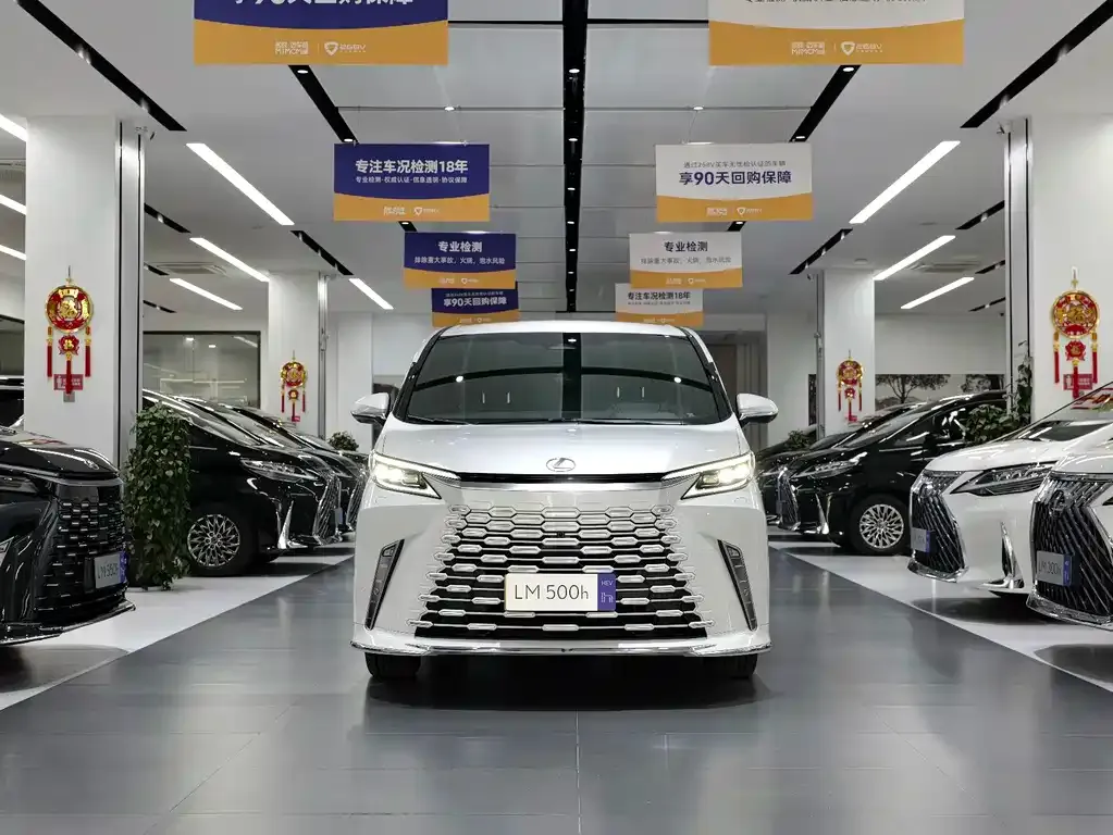 Lexus LM — фото 4