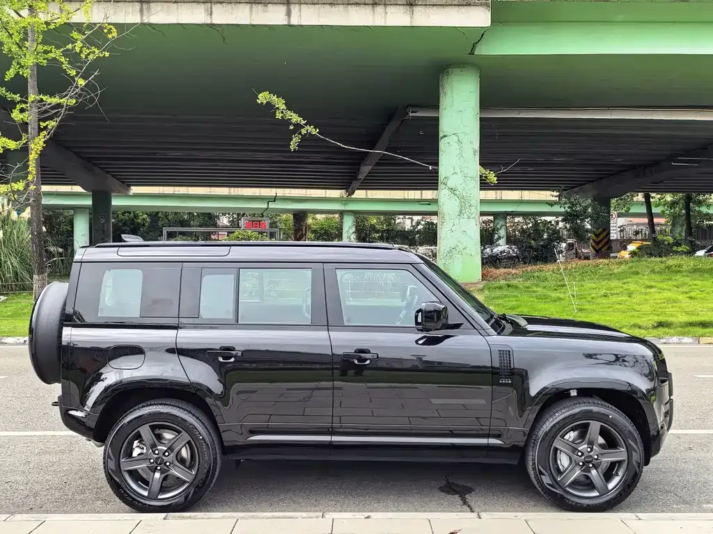 Land Rover Defender — фото 10