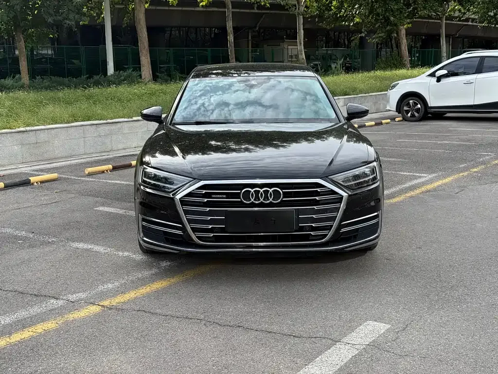 Audi A8 — фото 9