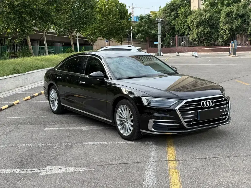 Audi A8 — фото 8