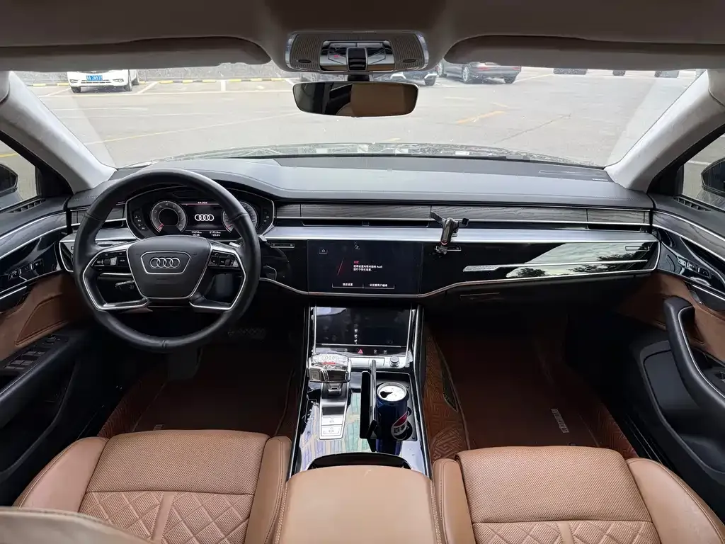 Audi A8 — фото 5