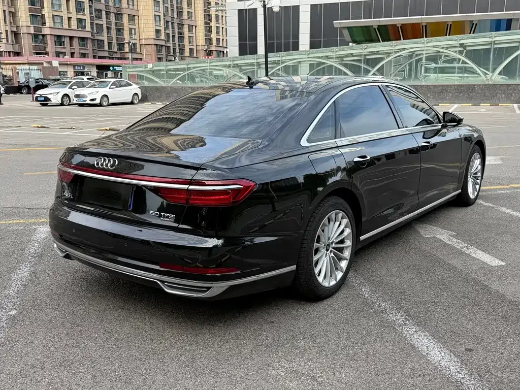 Audi A8 — фото 10