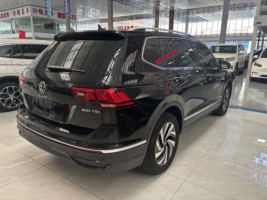Volkswagen Tiguan L — фото 7
