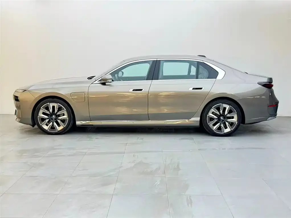 BMW i7 — фото 3