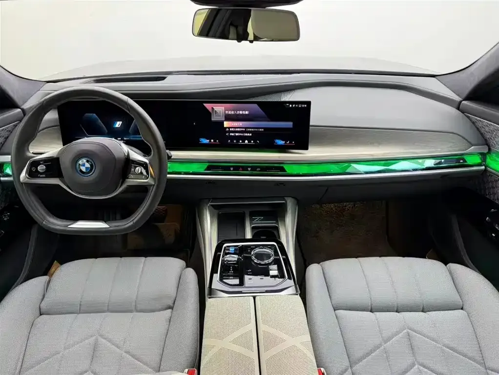 BMW i7 — фото 7