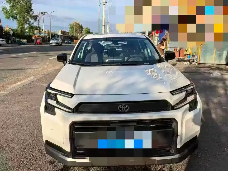 Toyota RAV4 — фото 1