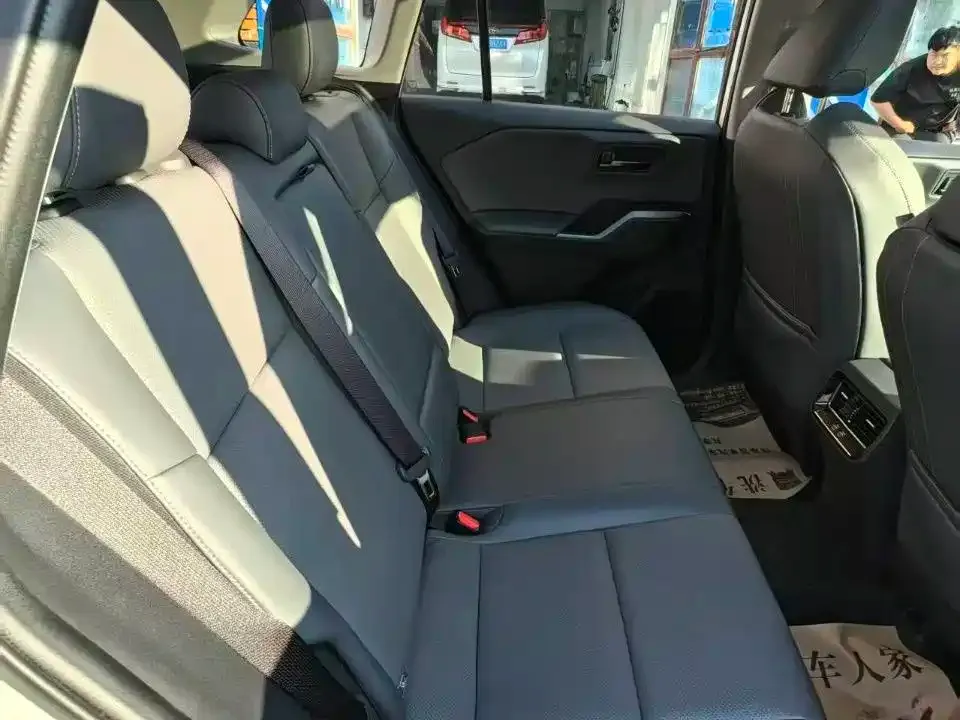 Toyota RAV4 — фото 10