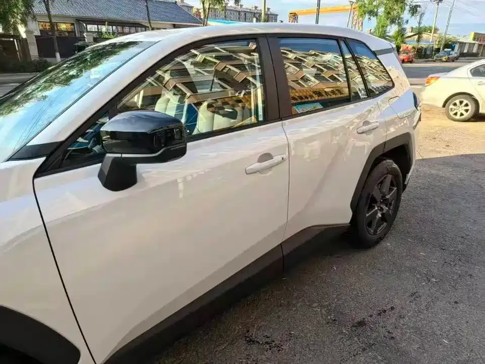 Toyota RAV4 — фото 9