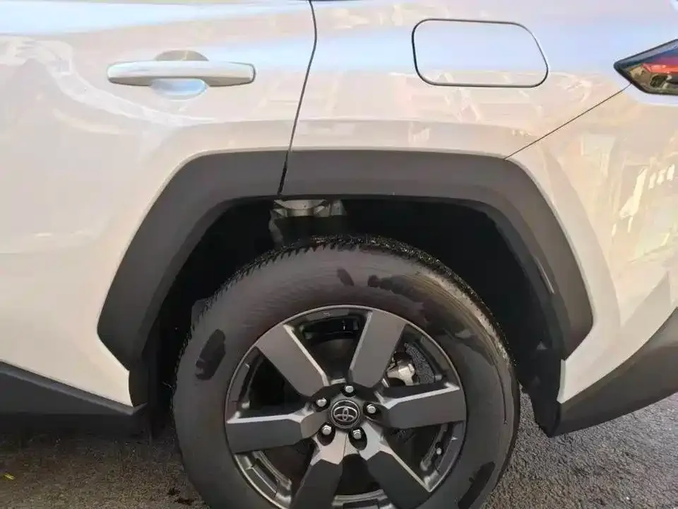 Toyota RAV4 — фото 4
