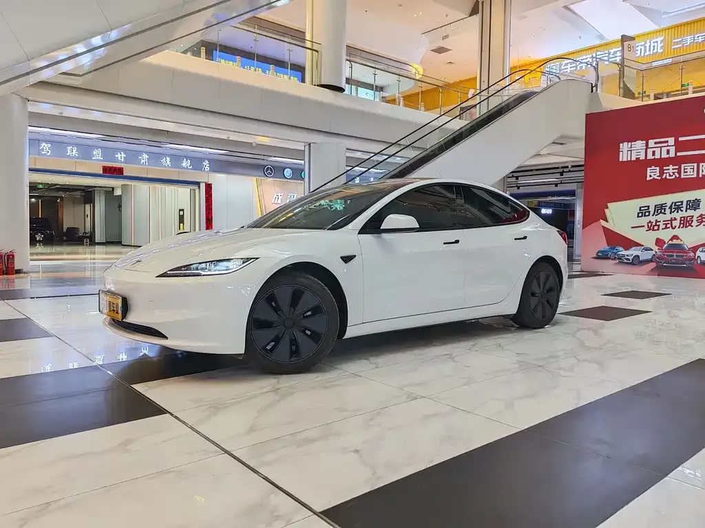 Tesla Model 3 — фото 8
