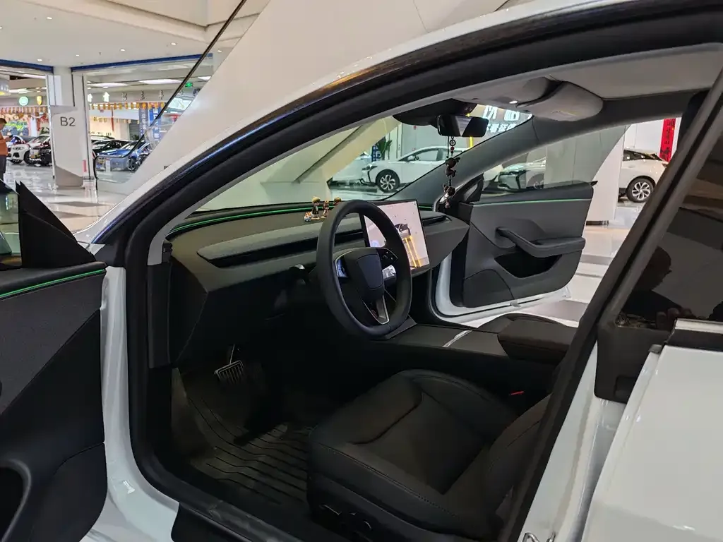 Tesla Model 3 — фото 2
