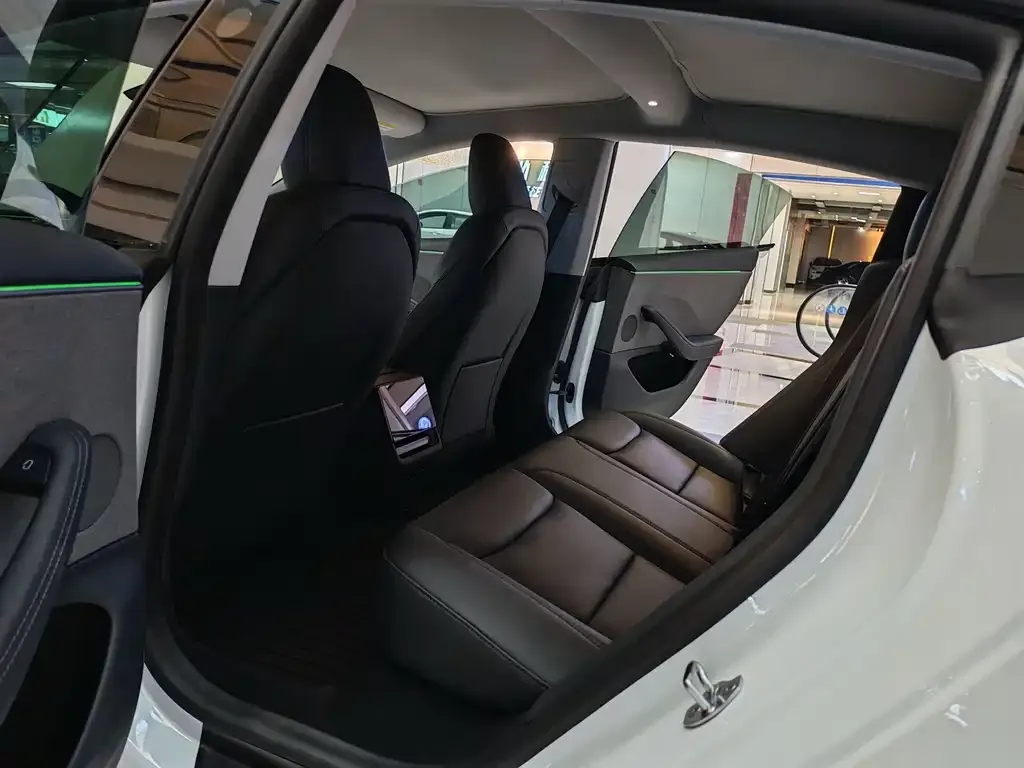 Tesla Model 3 — фото 6
