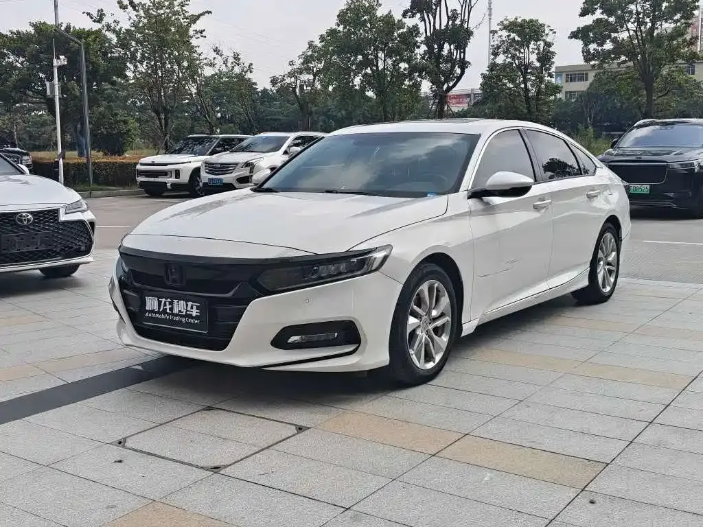 Honda Accord — фото 1