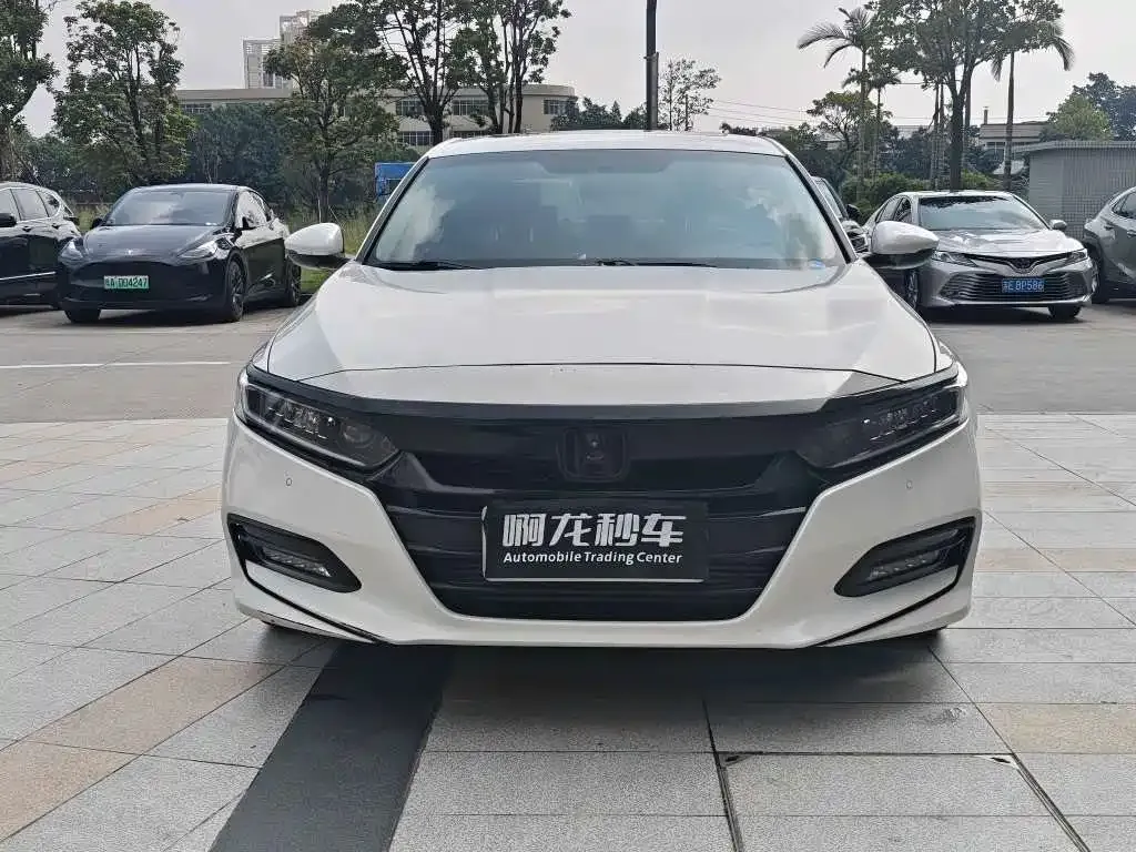 Honda Accord — фото 9