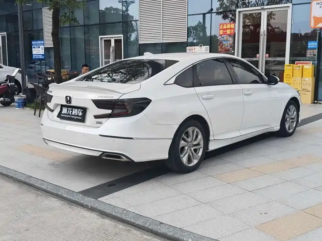 Honda Accord — фото 8