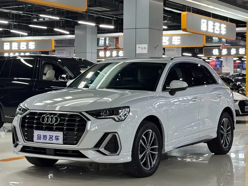 Audi Q3 — фото 1