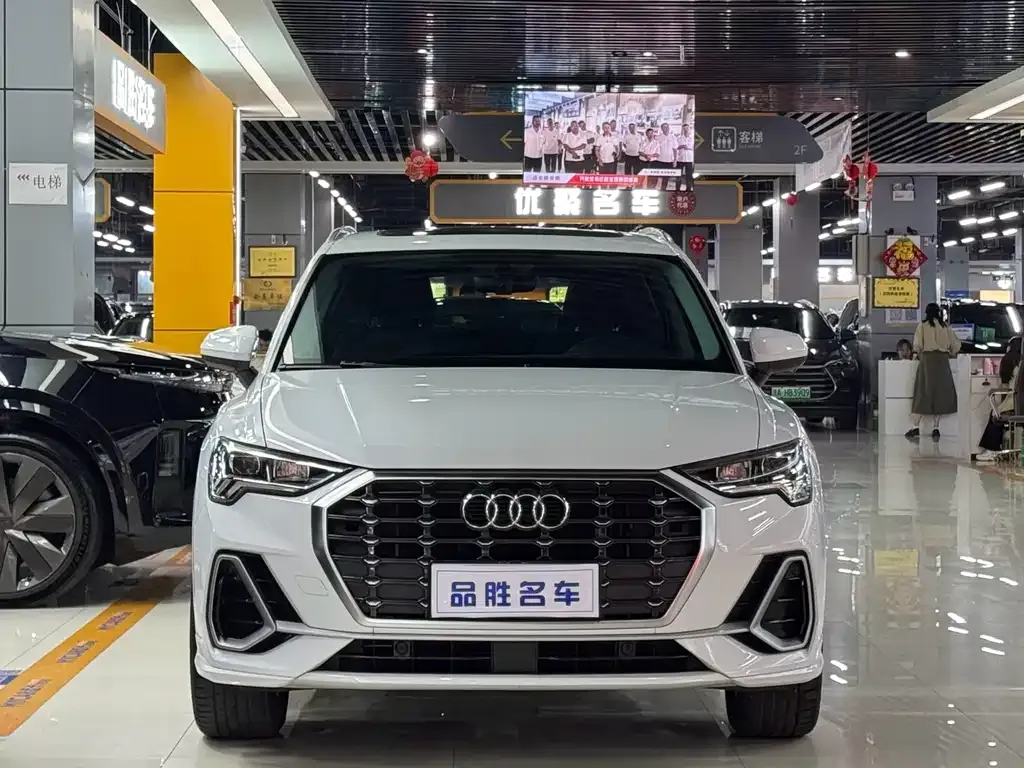 Audi Q3 — фото 10