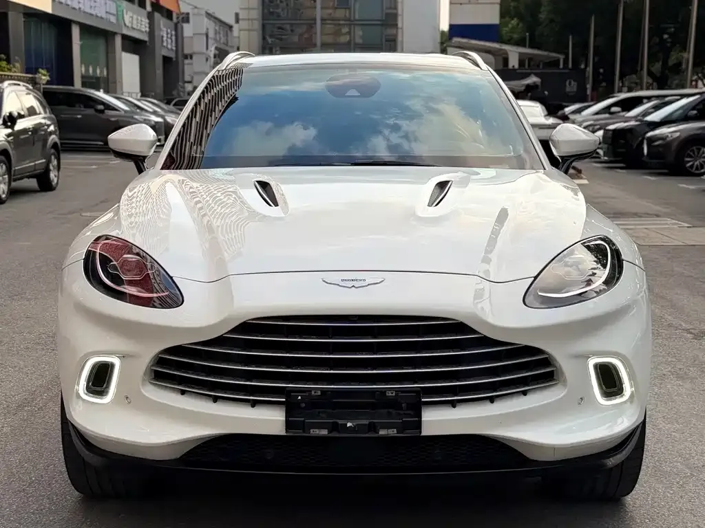 Aston Martin DBX — фото 8