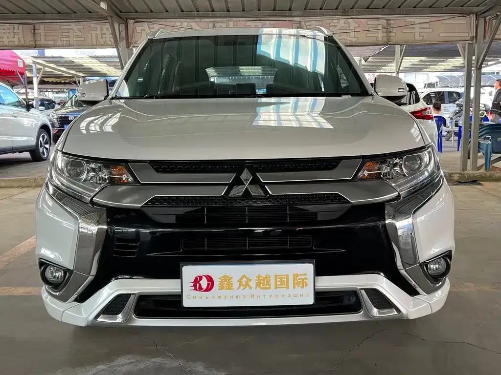 Mitsubishi Outlander — фото 10