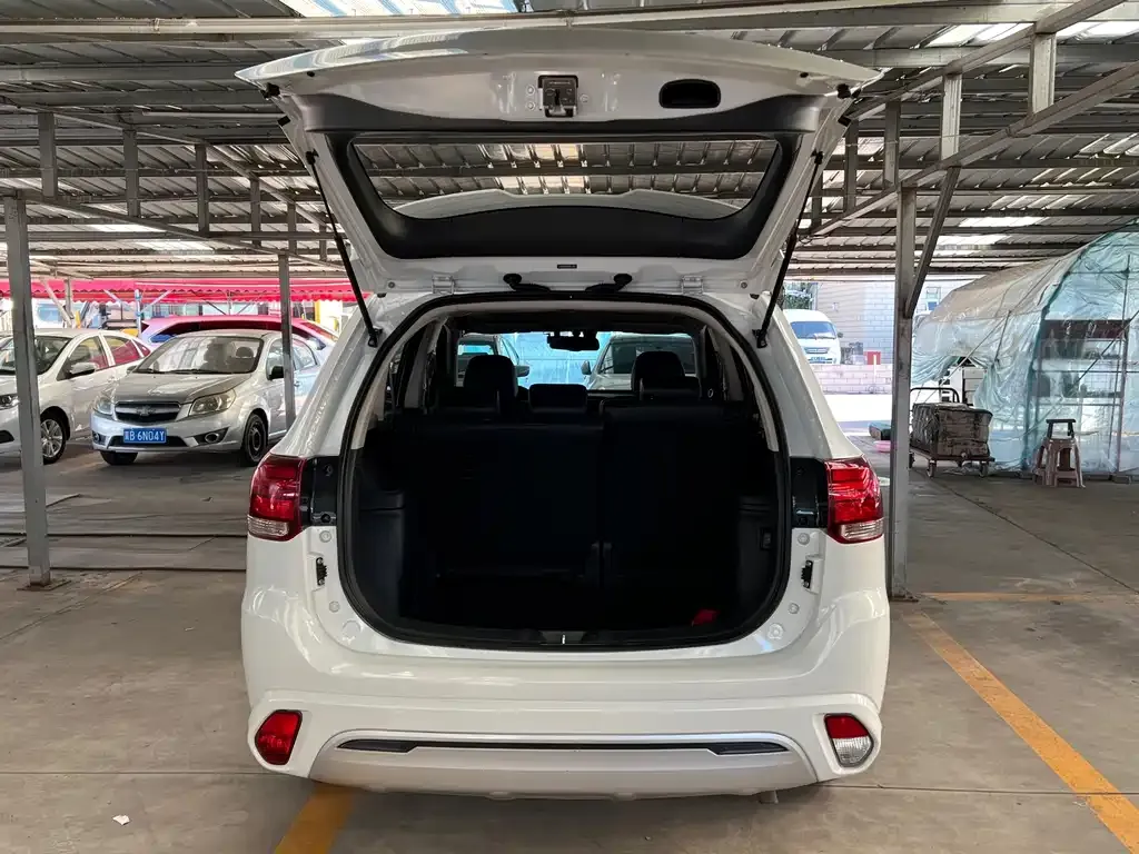 Mitsubishi Outlander — фото 4