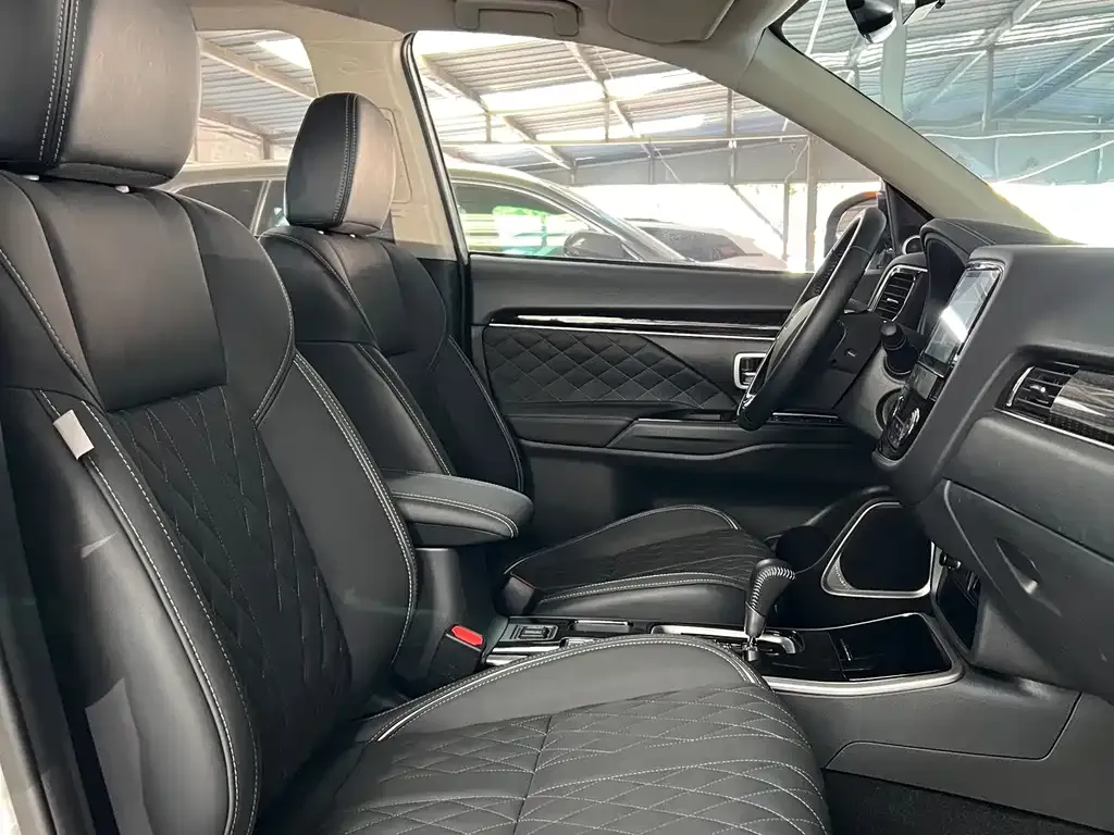 Mitsubishi Outlander — фото 2