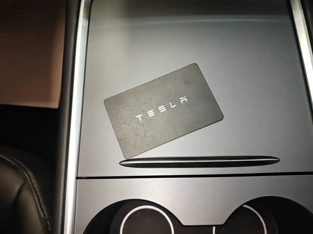 Tesla Model 3 — фото 5