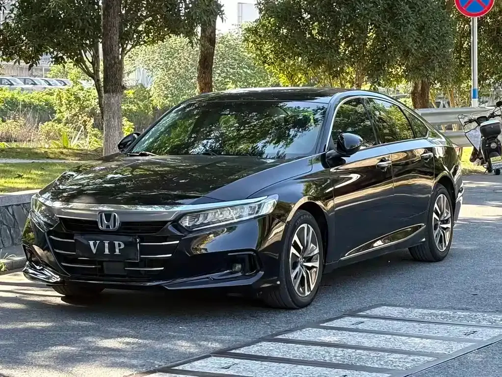 Honda Accord — фото 1
