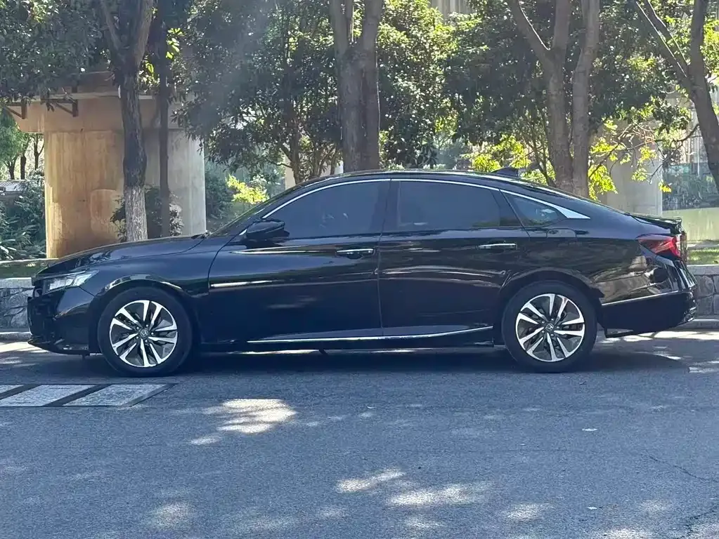 Honda Accord — фото 8