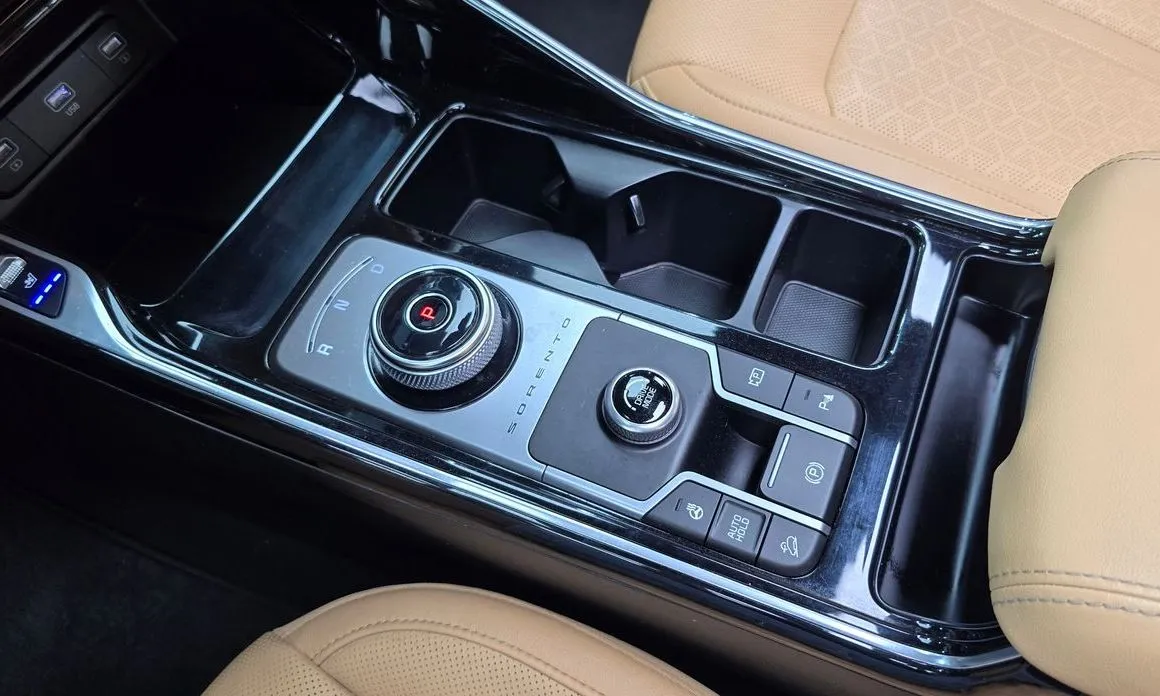 Kia Sorento — фото 8