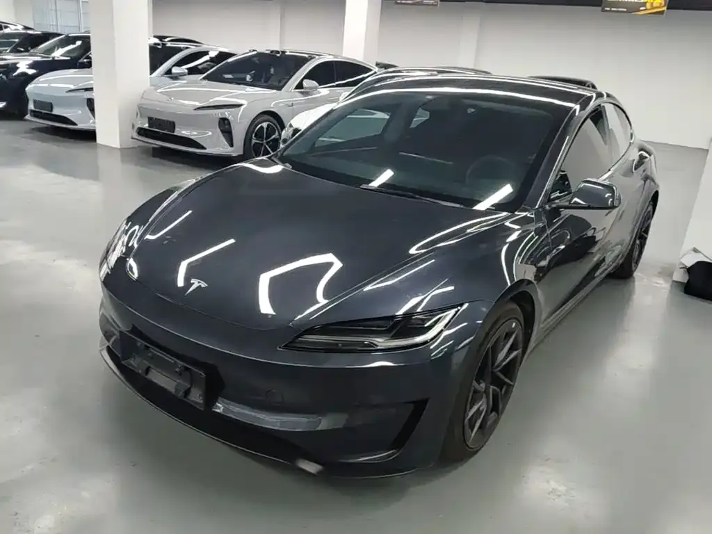 Tesla Model 3 — фото 1