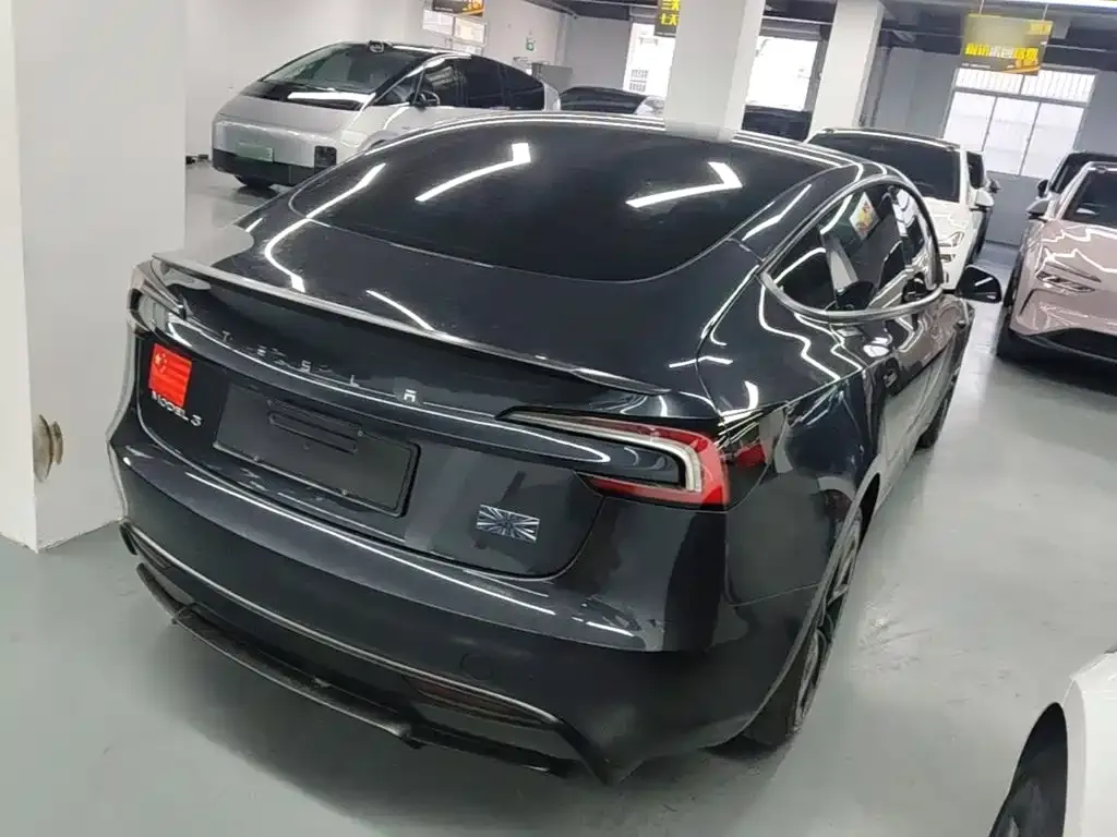 Tesla Model 3 — фото 9