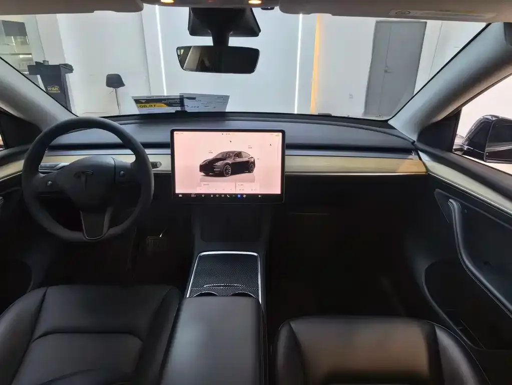 Tesla Model Y — фото 4