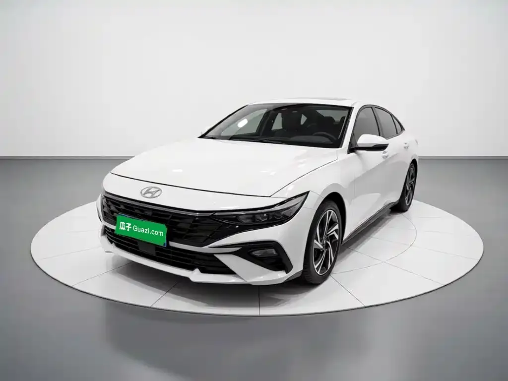 Hyundai Elantra — фото 1