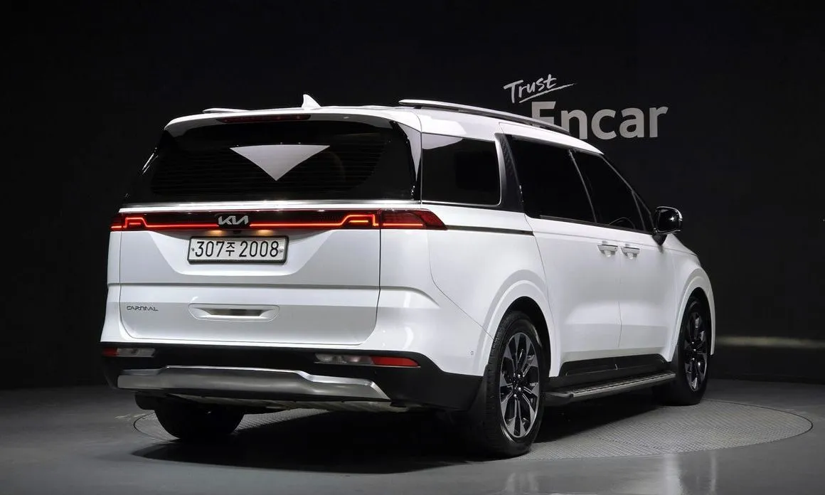 Kia Carnival — фото 10