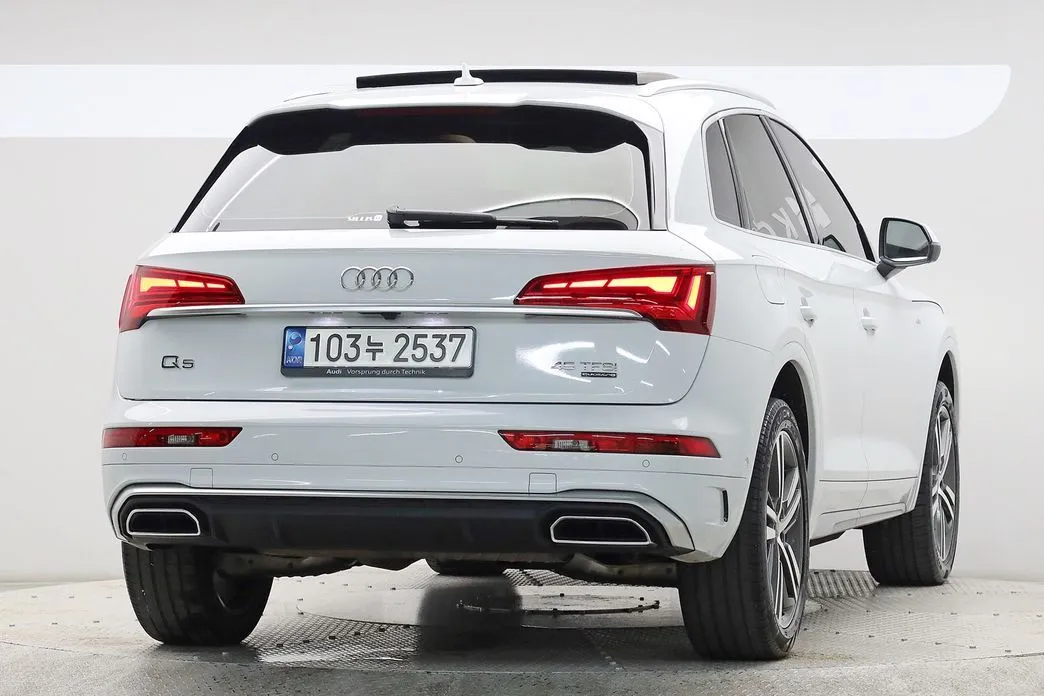 Audi Q5 — фото 8