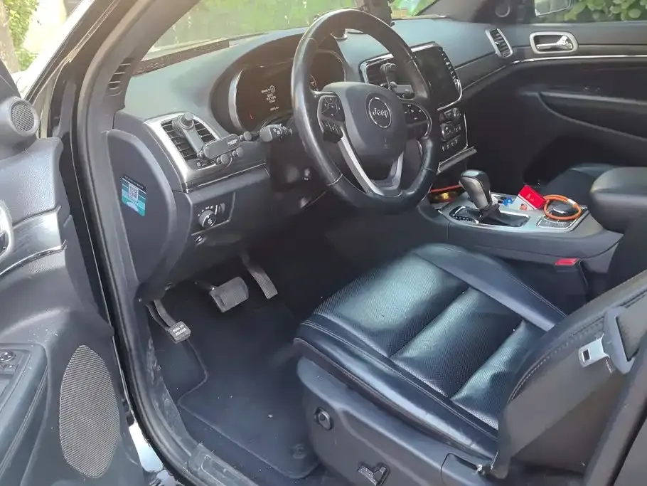 Jeep Grand Cherokee (Import) — фото 10
