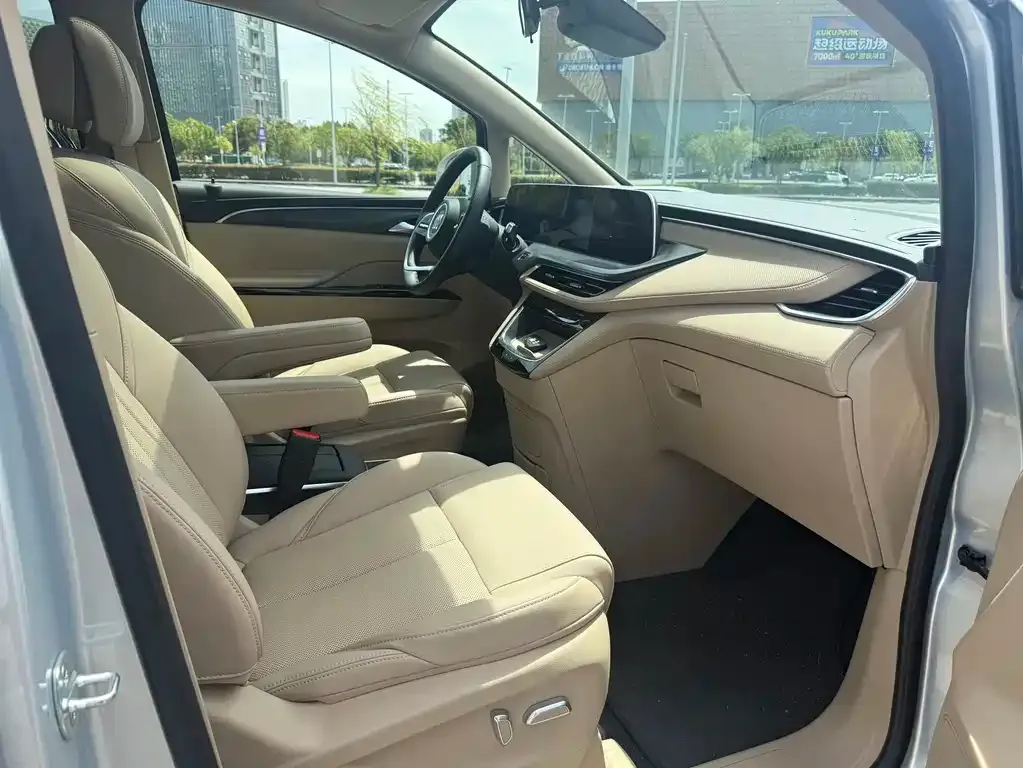 Buick GL8 Hybrid — фото 6
